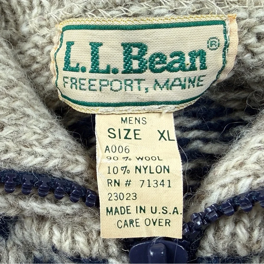 LL Bean Vtg Script Logo Lambs Wool Print Sweater Vintage USA XL Vintage